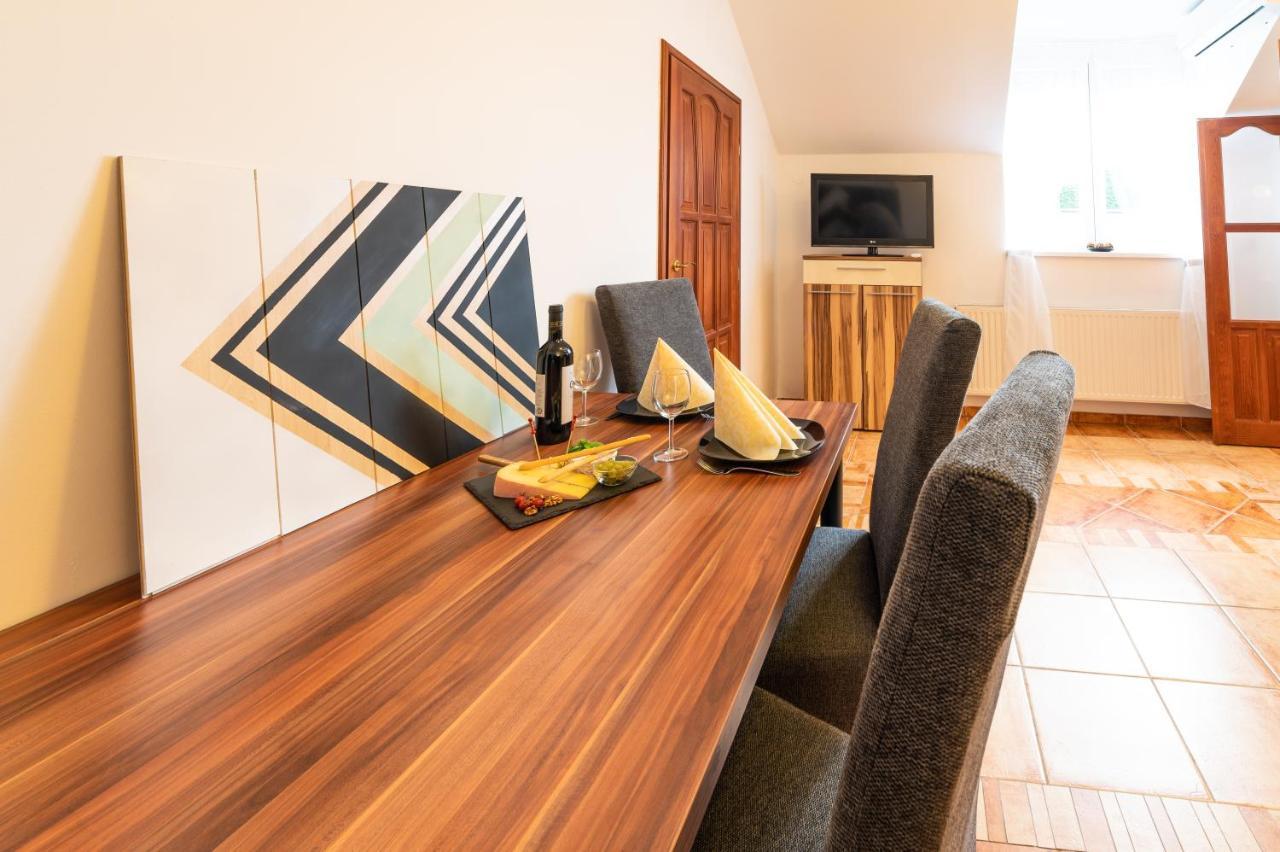 La Lampa Apartments เดเบรตเซน ภายนอก รูปภาพ